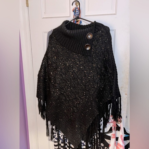 Beautiful black w/ gold sequins shawl. Perfect paired with leggings & jeans!NWOT - Picture 2 of 7